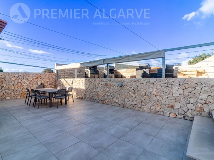 Image No.19-5 Bed House for sale