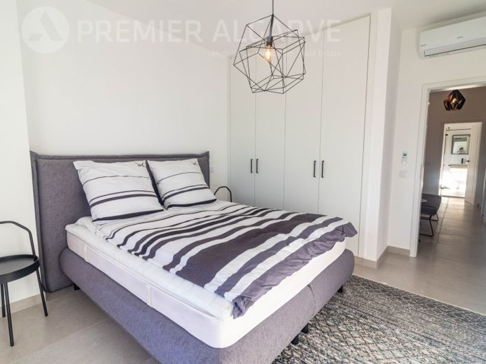 Image No.26-5 Bed House for sale