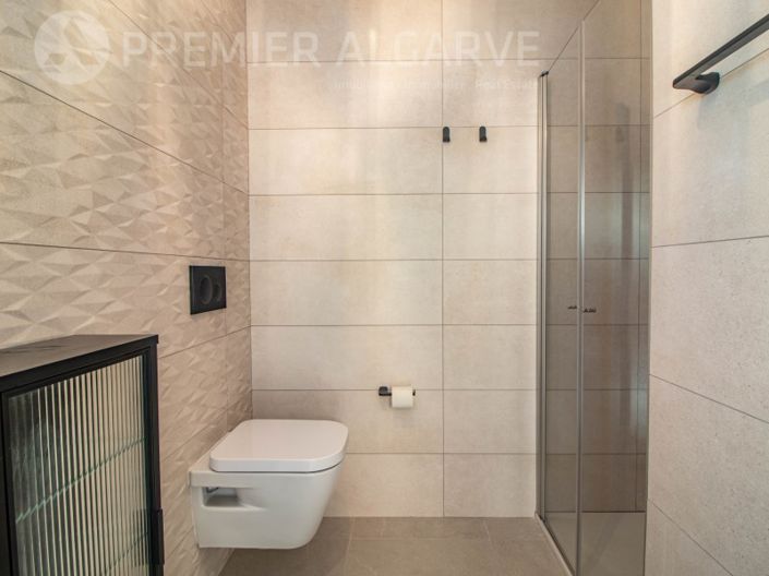 Image No.34-5 Bed House for sale