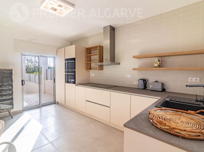 Image No.9-5 Bed House for sale