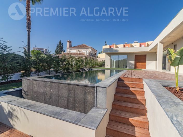 Image No.10-4 Bed House for sale