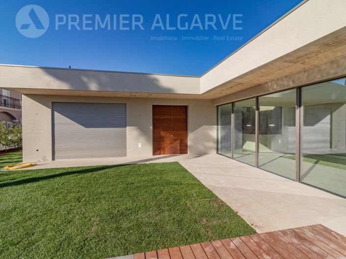 Image No.21-4 Bed House for sale