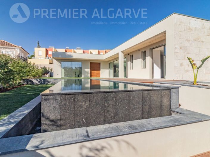 Image No.24-4 Bed House for sale