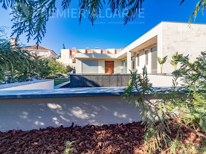 Image No.9-4 Bed House for sale