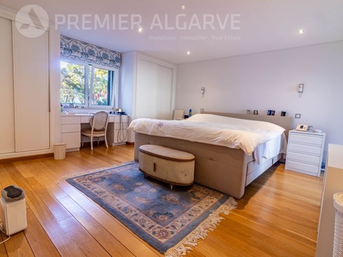 Image No.30-3 Bed House for sale