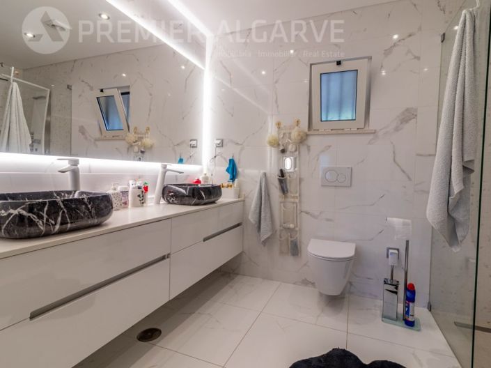 Image No.32-3 Bed House for sale