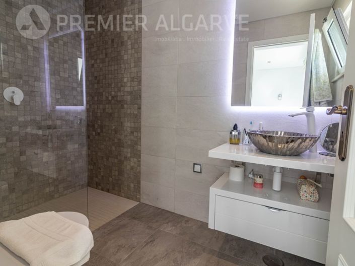 Image No.34-3 Bed House for sale