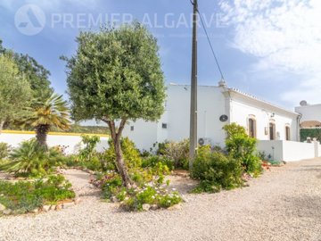 1 - Loule, House