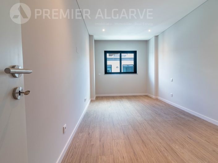 Image No.9-3 Bed Apartment for sale