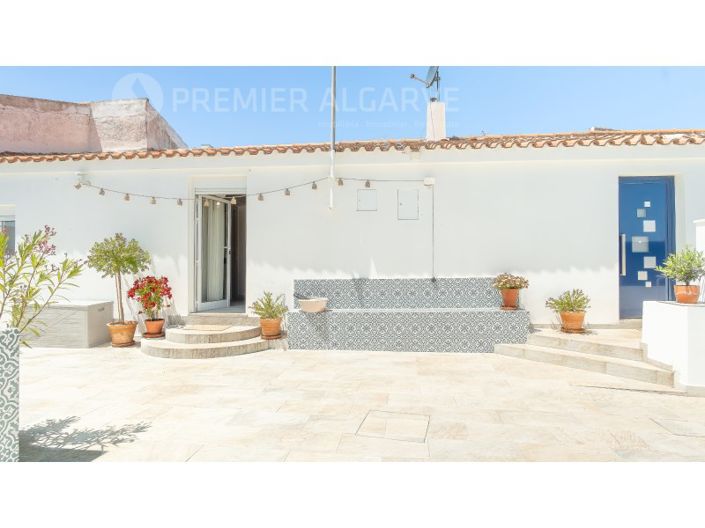 Image No.1-4 Bed House for sale