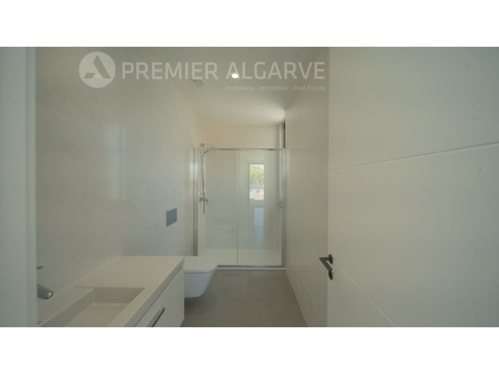 Image No.18-3 Bed House for sale