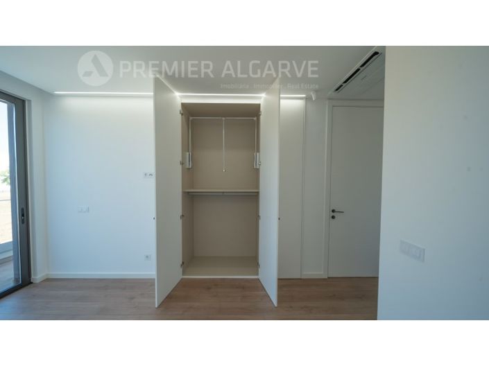 Image No.20-3 Bed House for sale