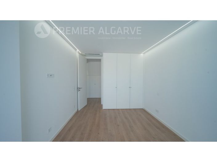 Image No.25-3 Bed House for sale