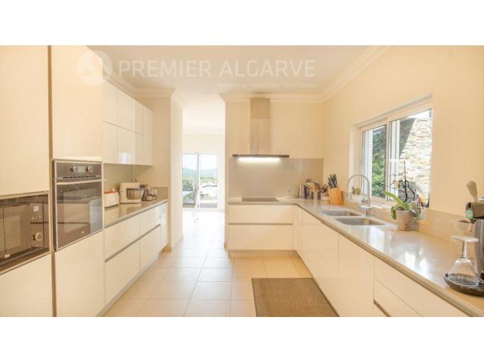 Image No.11-3 Bed House for sale