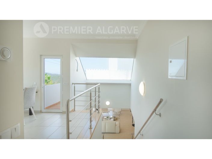 Image No.19-3 Bed House for sale