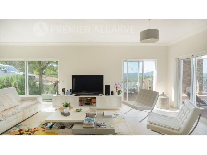 Image No.8-3 Bed House for sale