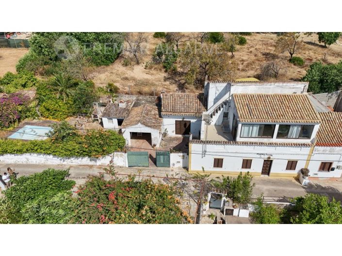 Image No.1-4 Bed House for sale