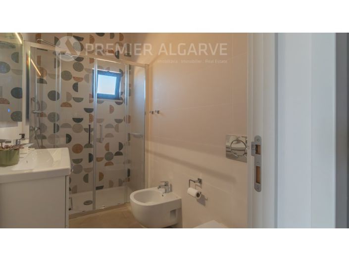 Image No.21-3 Bed House for sale