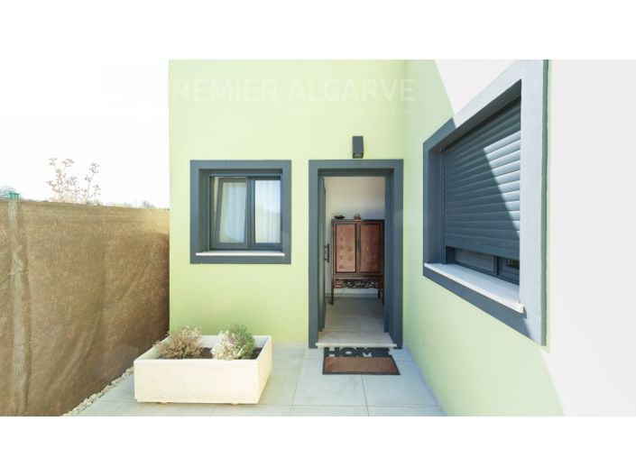 Image No.6-3 Bed House for sale