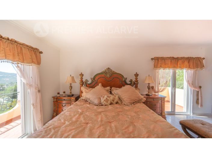 Image No.18-4 Bed House for sale