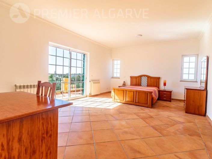 Image No.20-4 Bed House for sale