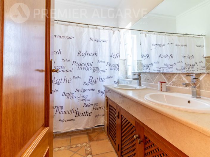 Image No.21-4 Bed House for sale