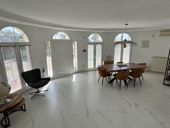 Image No.13-6 Bed Villa / Detached for sale