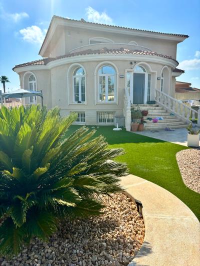 Image No.24-6 Bed Villa / Detached for sale