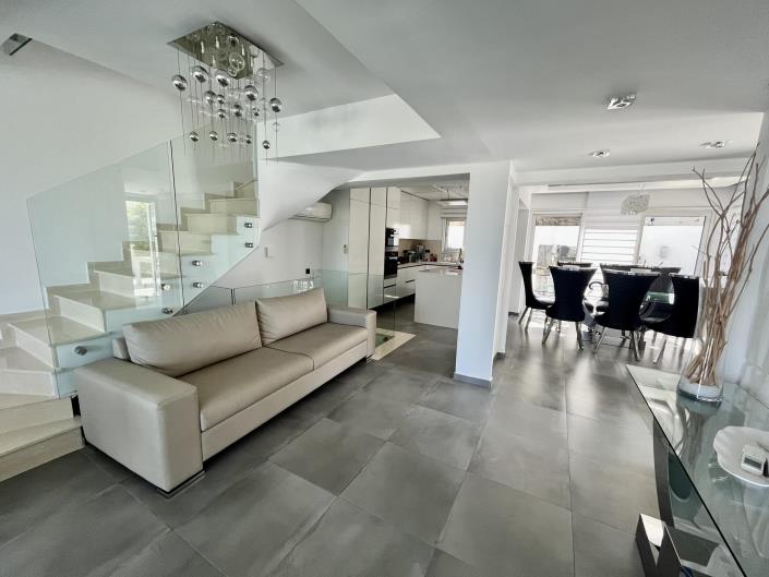 Image No.7-3 Bed House for sale