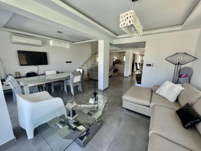 Image No.8-3 Bed House for sale