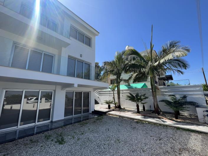 Image No.24-3 Bed House for sale