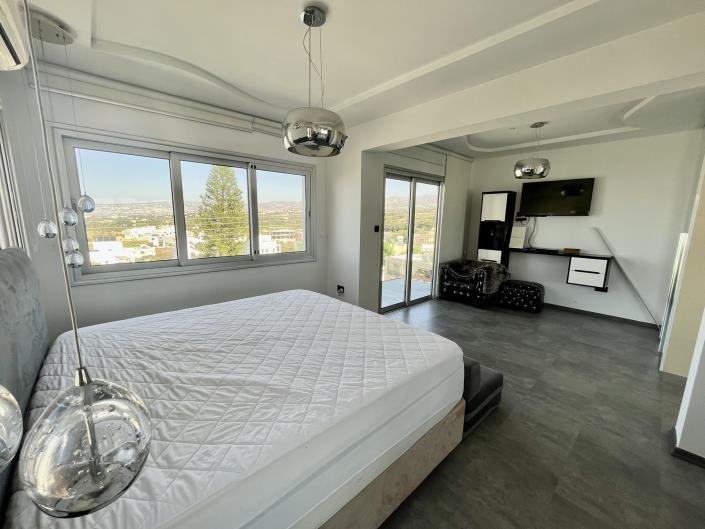 Image No.13-3 Bed House for sale