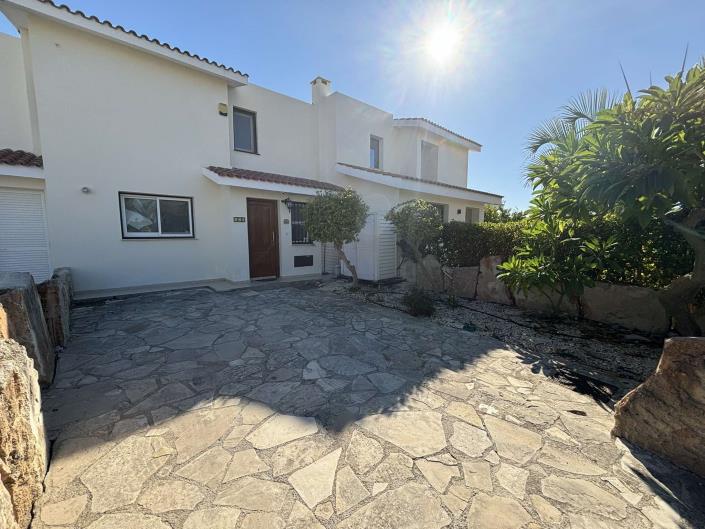 Image No.25-2 Bed Townhouse for sale