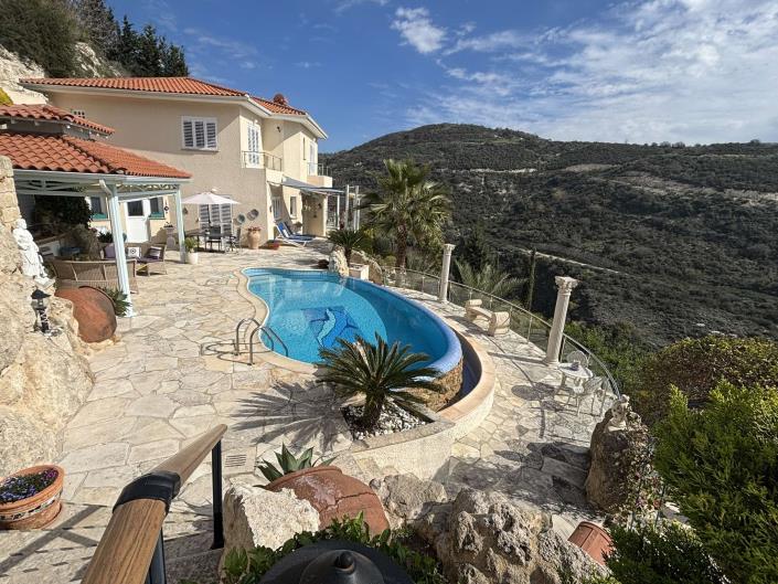 Image No.1-3 Bed Villa / Detached for sale