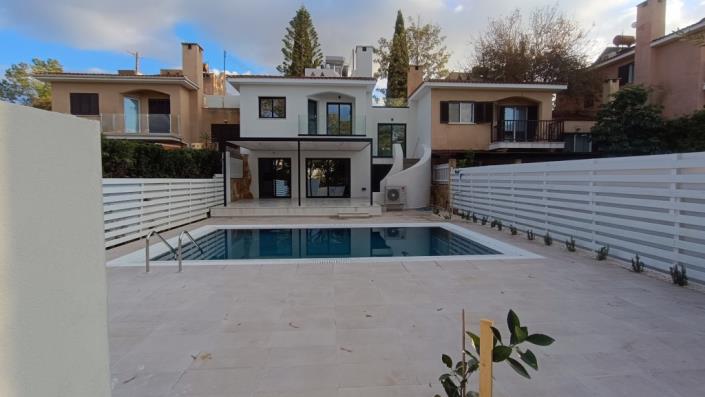 Image No.1-3 Bed Villa / Detached for sale