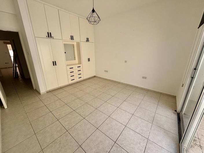 Image No.18-3 Bed Semi-Detached for sale