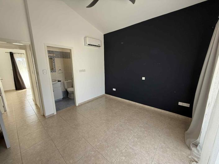 Image No.11-3 Bed Villa / Detached for sale