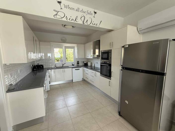 Image No.6-3 Bed Villa / Detached for sale