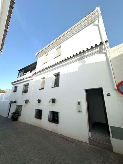 Image No.1-3 Bed Villa for sale