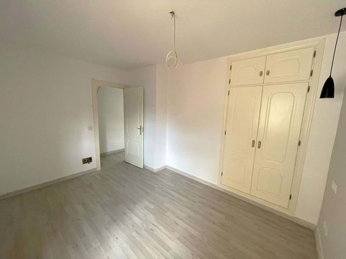 Image No.8-3 Bed Apartment for sale