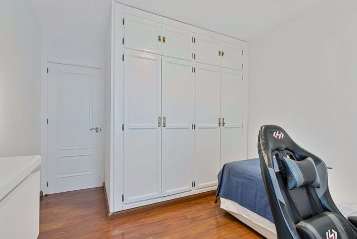 Image No.25-3 Bed Apartment for sale