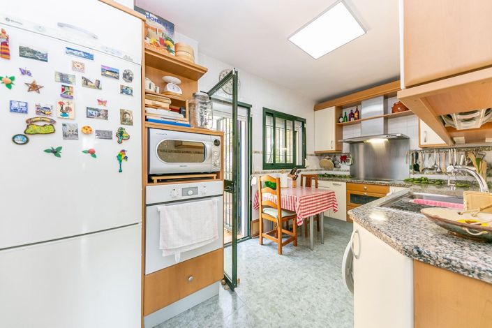 Image No.10-3 Bed Townhouse for sale