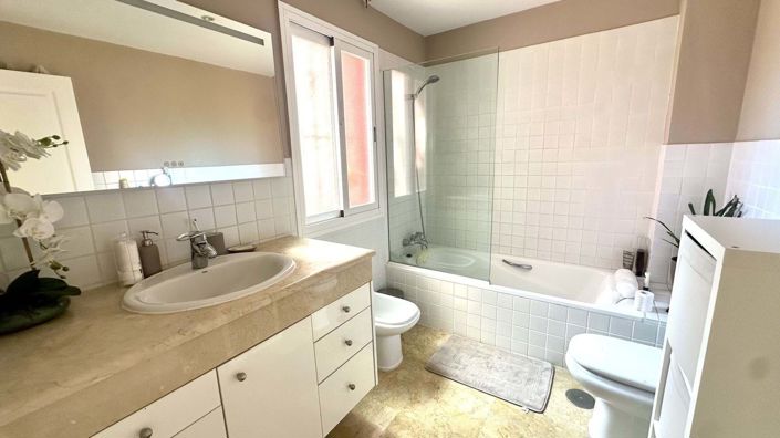 Image No.19-3 Bed Townhouse for sale