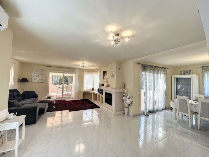 Image No.3-5 Bed Villa for sale