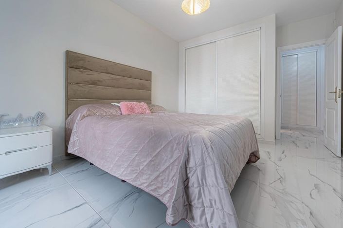 Image No.18-3 Bed Apartment for sale