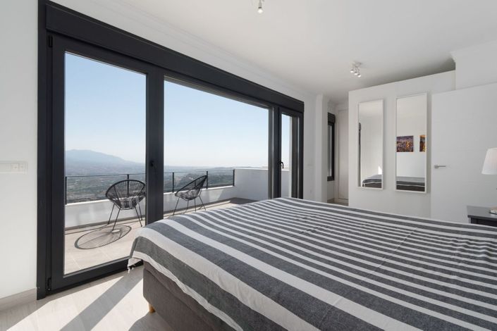 Image No.16-4 Bed Townhouse for sale