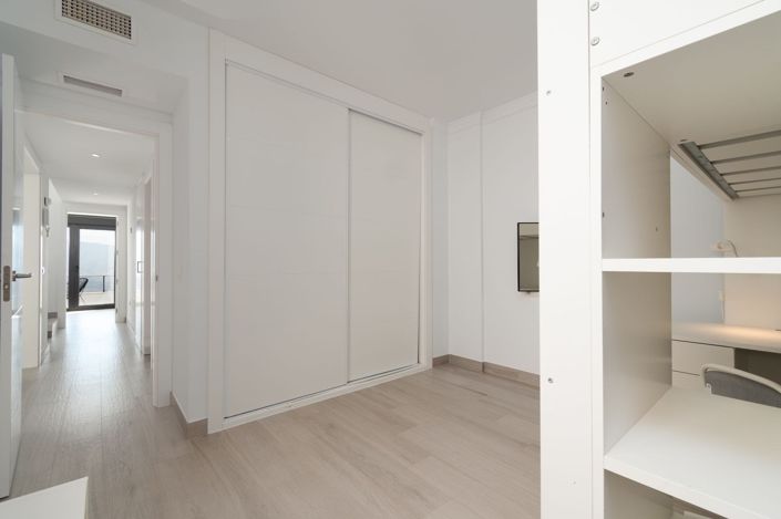 Image No.21-4 Bed Townhouse for sale