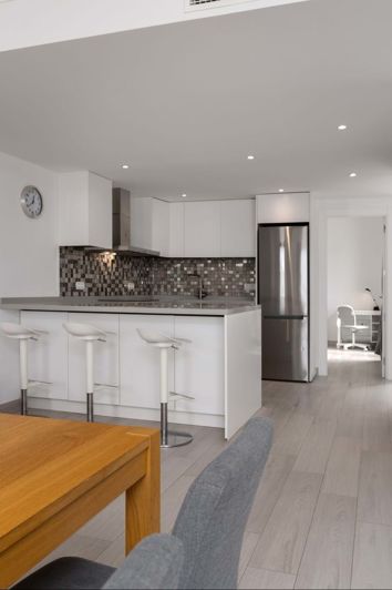 Image No.23-4 Bed Townhouse for sale