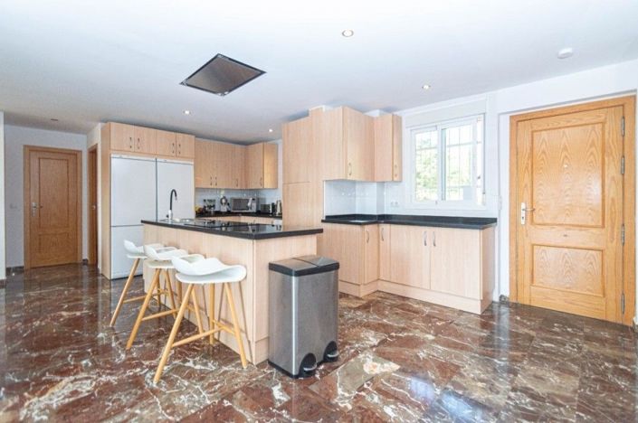 Image No.17-4 Bed Apartment for sale