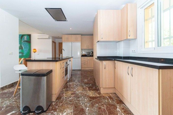 Image No.19-4 Bed Apartment for sale